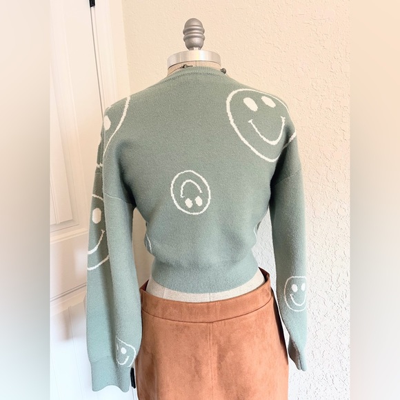 Smiley Face Crop Top Women’s Sweater Le Lis Size S Sage - Picture 6 of 14